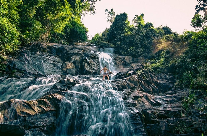 Khám phá thác nước